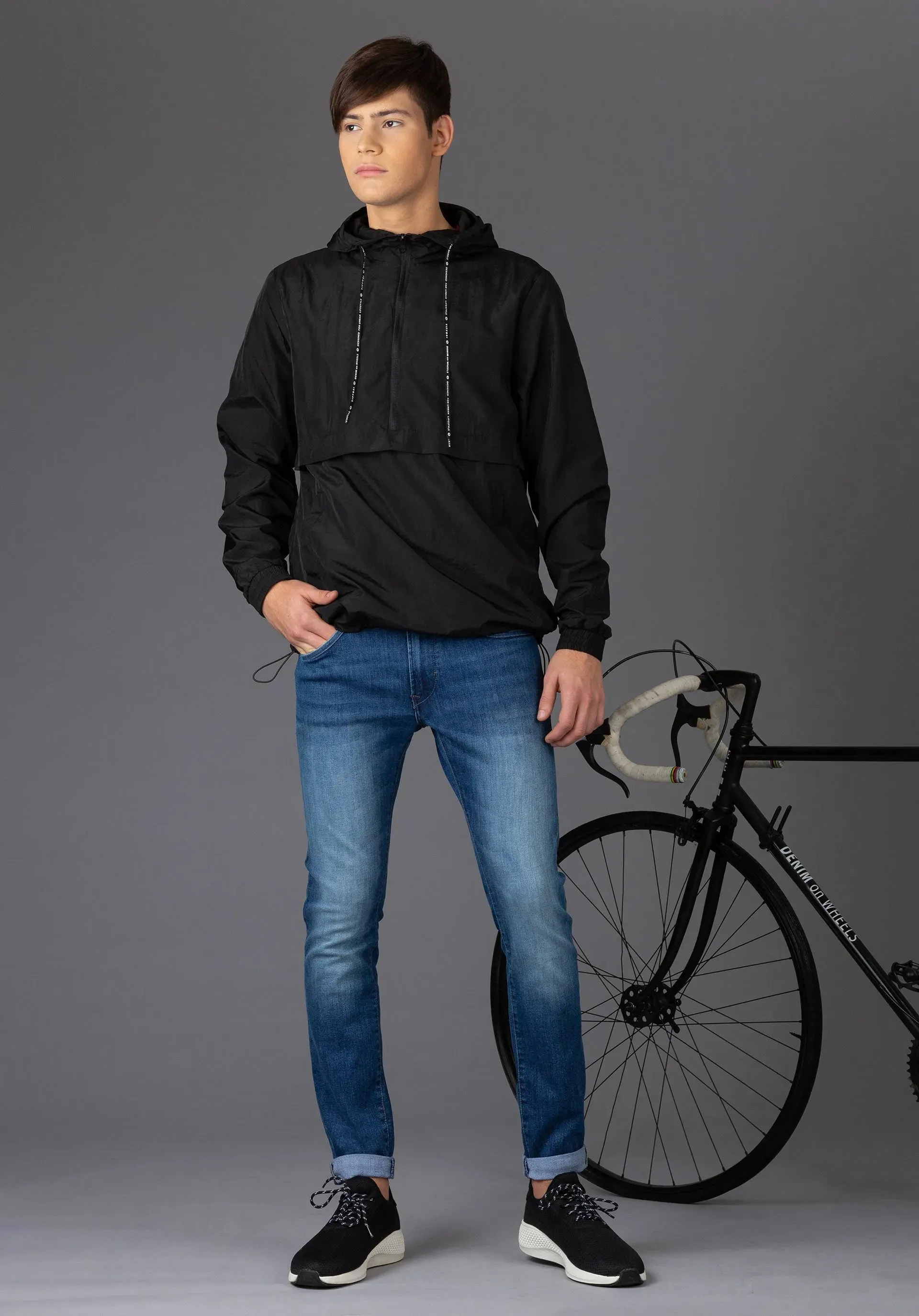 Chaqueta C/ Capucha Detalles Reflectantes
