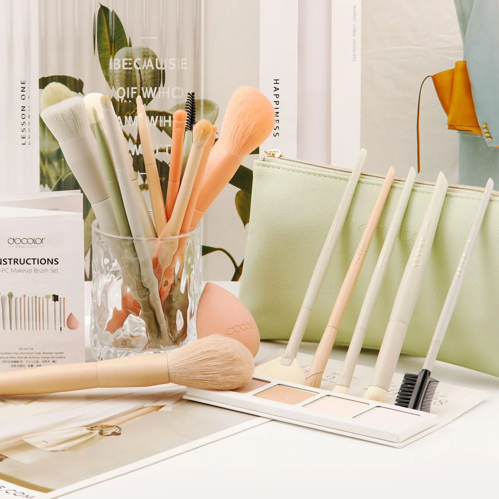 Docolor Makeup Brushes 17 Pcs with Makeup Bag and Makeup Sponge and Brush Protector Morandi Makeup Brush Set Premium Synthetic hair makeup brush Wooden handle eyeshadow brush set