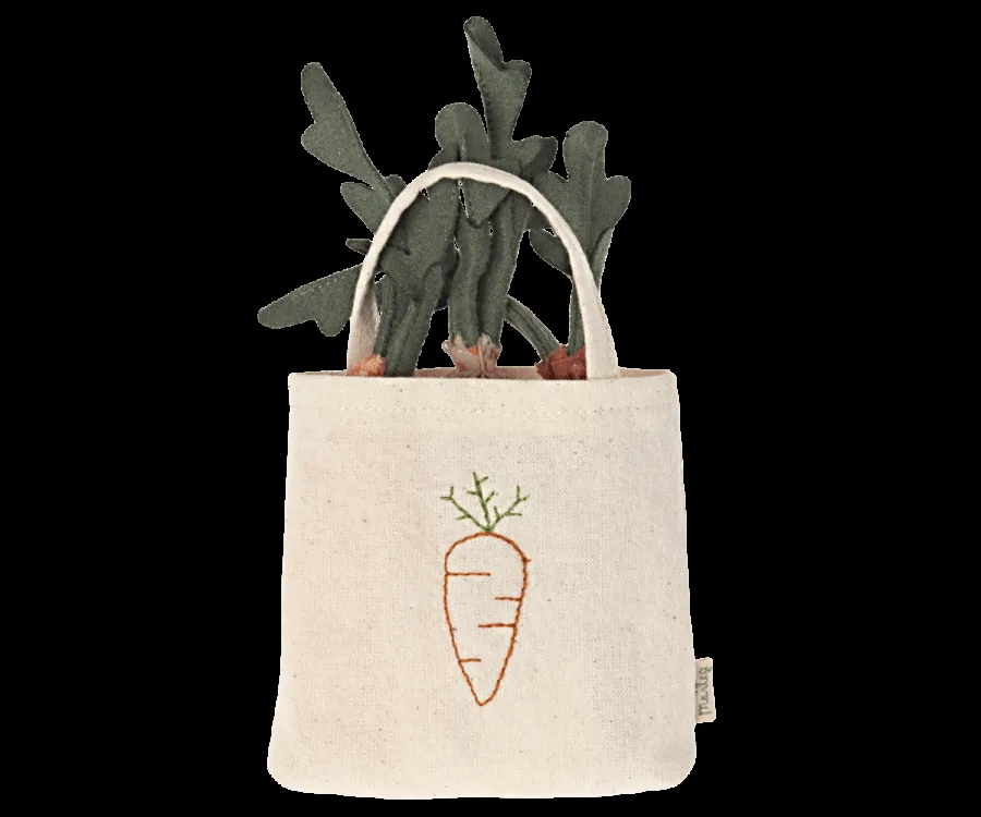 Maileg carrots in shopping bag