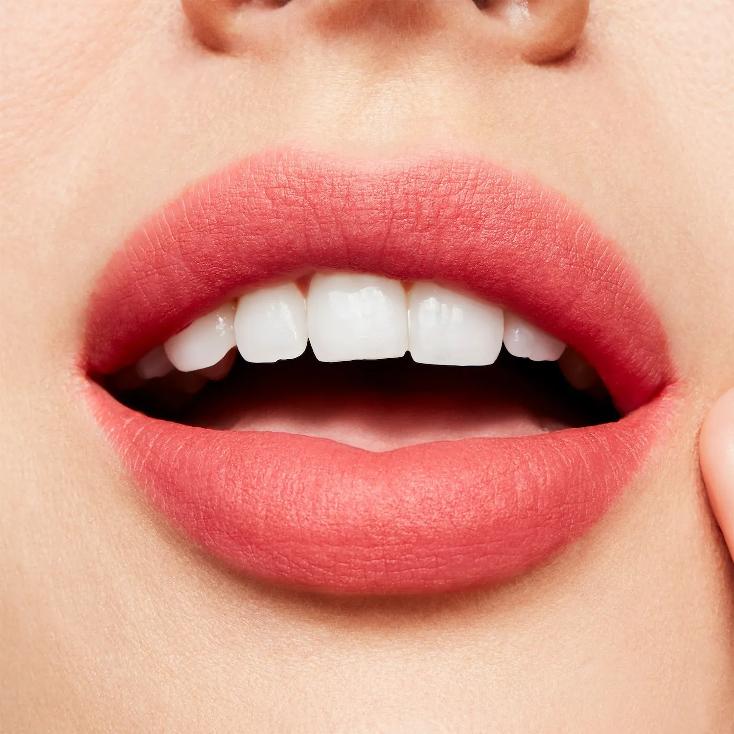 Son Kem MAC Powder Kiss Liquid Lipcolour