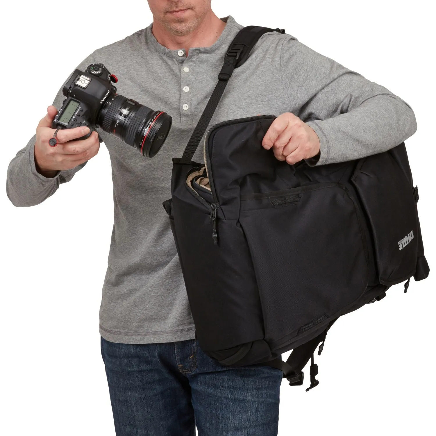 Thule Covert DSLR Backpack 32L