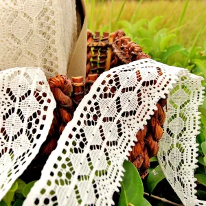 Vintage Diamond Picot Light Beige Lace 2¾" wide
